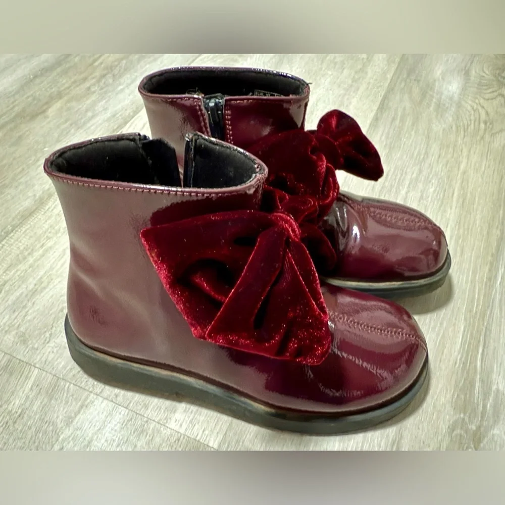 Zara kids  Ankle boots with a patent finish and bow burgundy sz 27 us 9.5